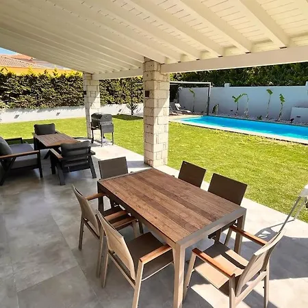 Sakin Ve Huzurlu Bir Tatil Icin… Чешме